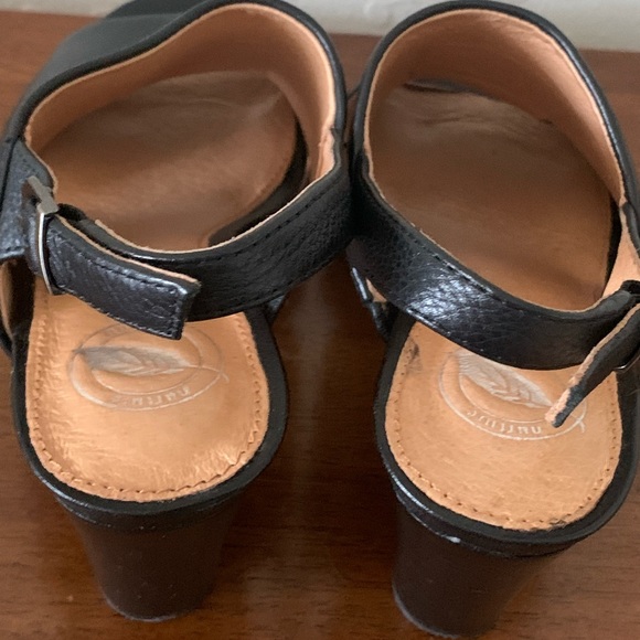 Nurture Shoes Black Soft Leather 5.5M Slingback - Picture 3 of 7